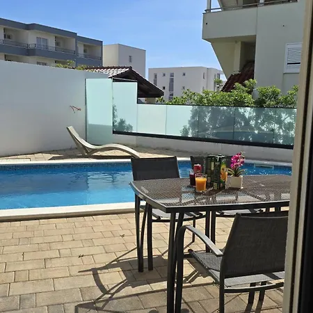 Three Floor Deluxe Pool Apartments Novalja Exterior photo