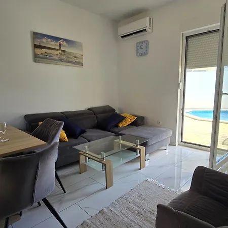 Three Floor Deluxe Pool Apartments Novalja Room photo