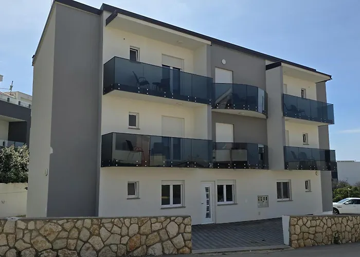 Three Floor Deluxe Pool Apartments