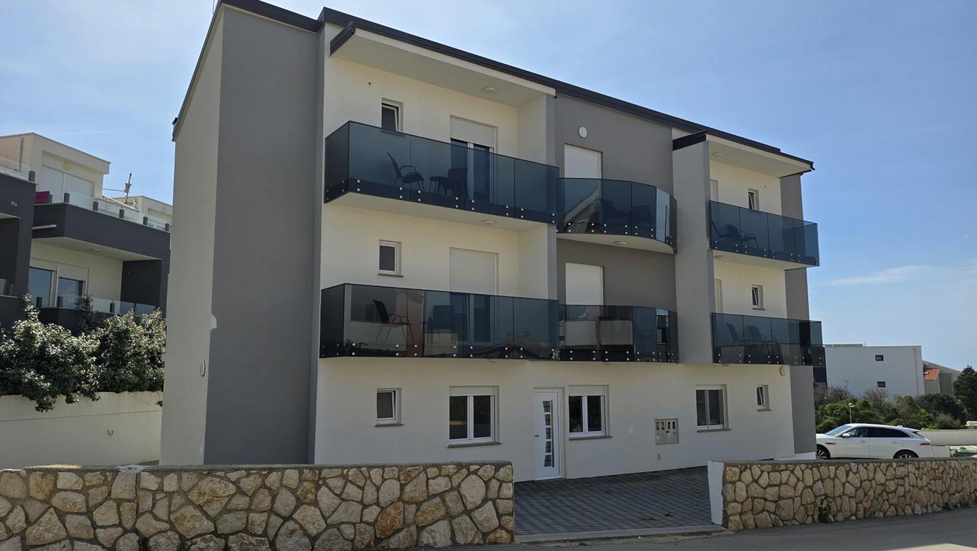 Three Floor Deluxe Pool Apartment