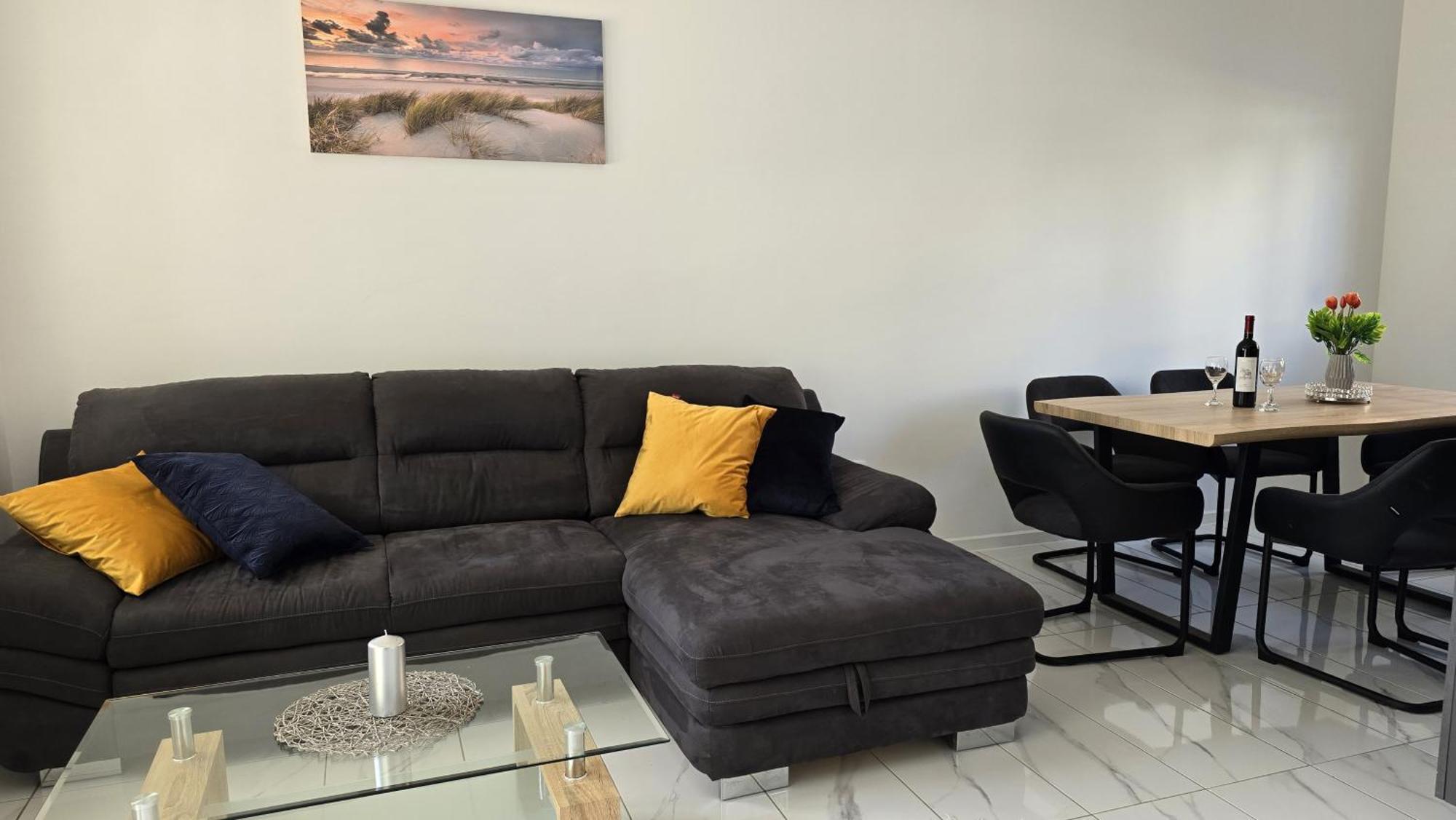 Three Floor Deluxe Pool Apartment *
