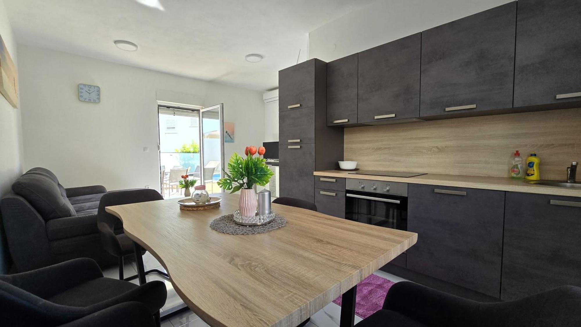 Three Floor Deluxe Pool Apartment Novalja