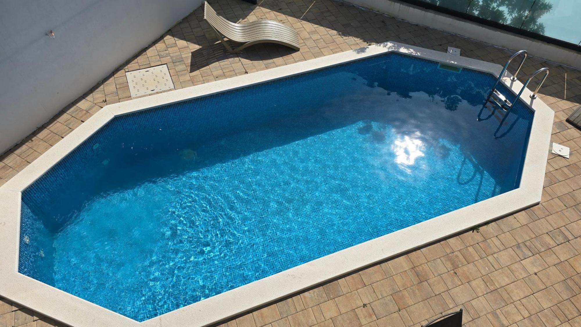 Three Floor Deluxe Pool Apartment Novalja