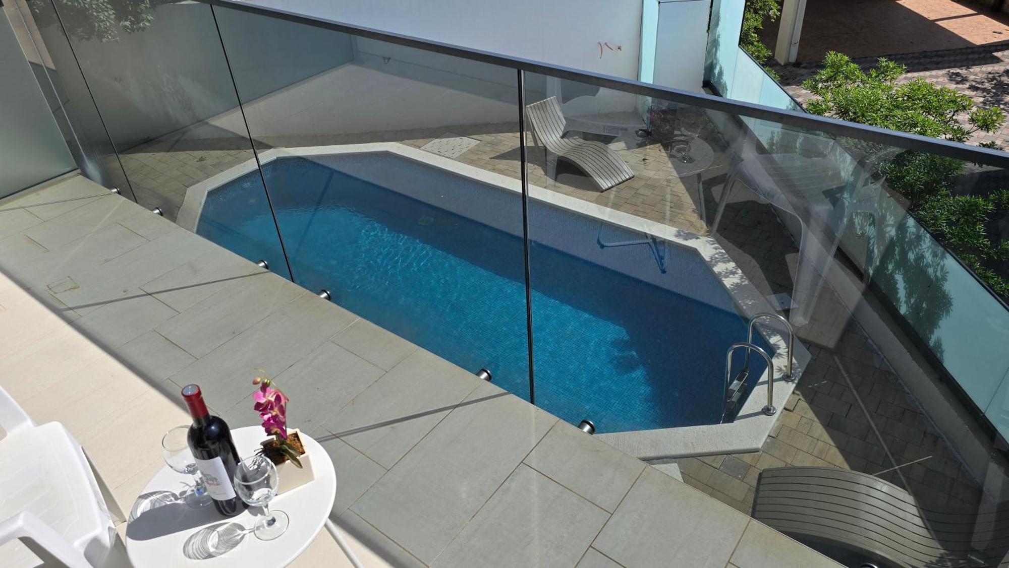 Three Floor Deluxe Pool *